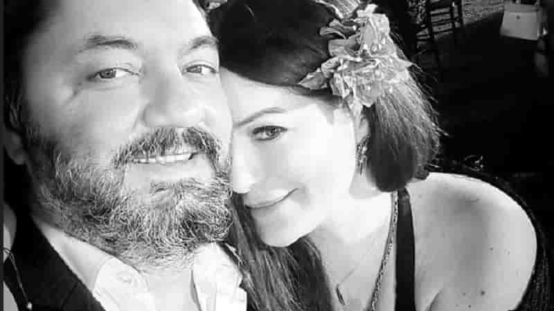 Deniz Çakır getting married with it specialist Bilgehan Baykal, hugging