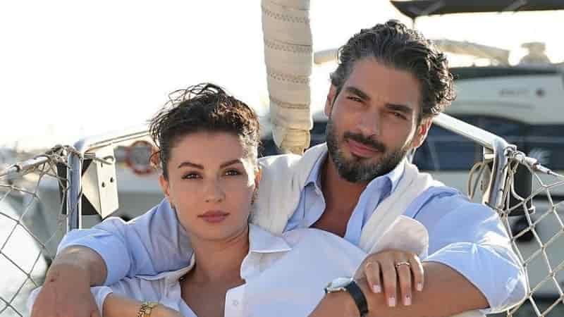 Ruhun Duymaz new Turkish dizi series premiere on FOX featuring leading atcors Şükrü Özyıldız Burcu Özberk wearing white and hugging each other