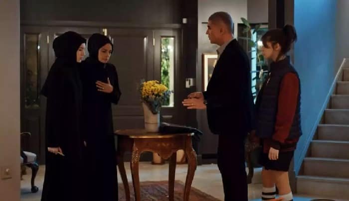 Kızıl Goncalar featuring Özcan Deniz, Özgü Namal as doctor Levent and Meryem in the new Turkish drama series on fox